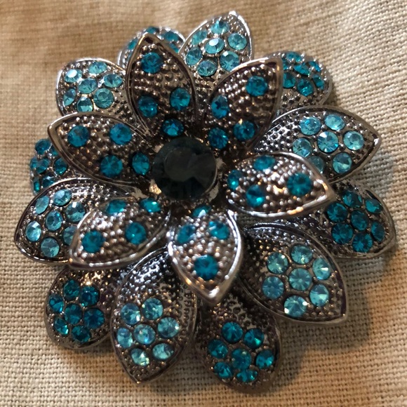 Brooch - Picture 2 of 3